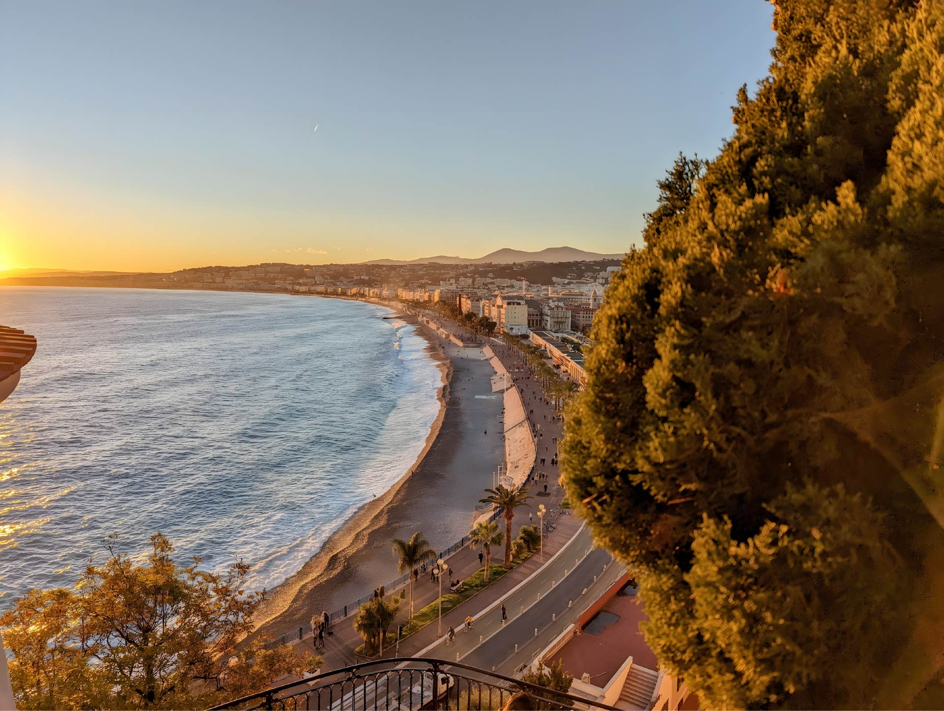 Imagem da Promenade des Anglais, em Nice - França